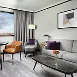 Hilton Atrium Ξενοδοχείο 5*