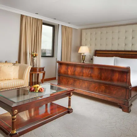 Hilton Atrium מלון פראג