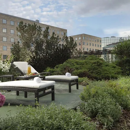 מלון Hilton Atrium 5*