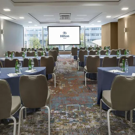 מלון Hilton Atrium