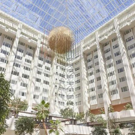 Hilton Atrium פראג