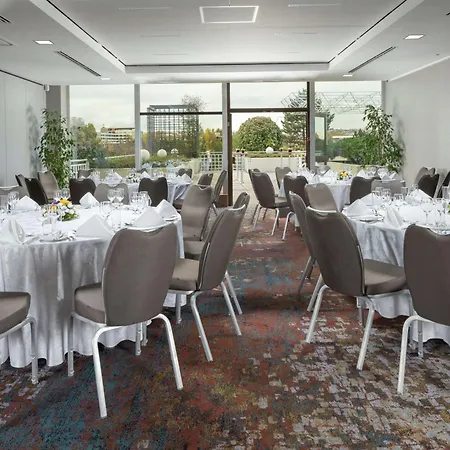 Hilton Praag