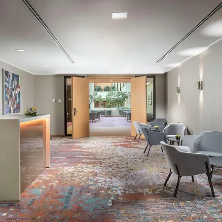 Hilton מלון 5*