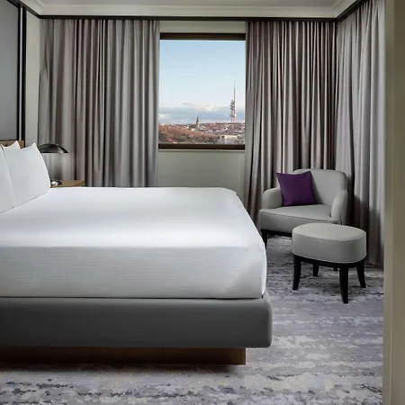 Hilton Atrium Hotel 5*
