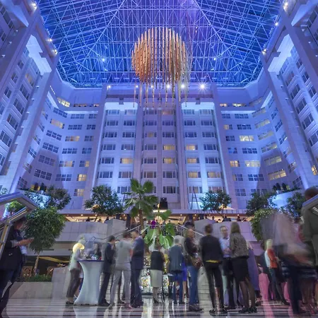 Hilton Atrium فندق