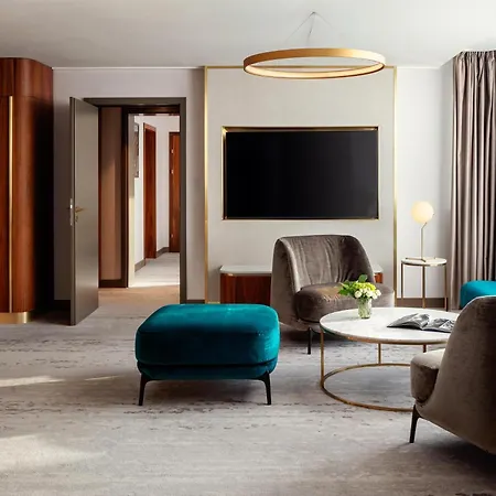 Hilton Atrium 5* Praha