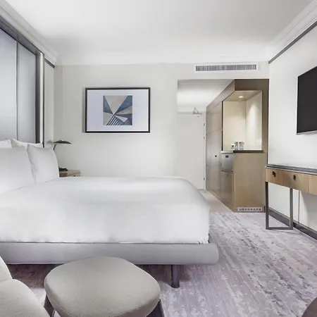 Hilton Atrium Hotel 5*