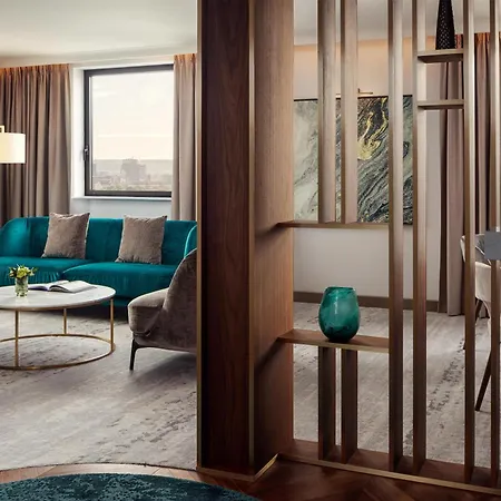 ホテル Hilton Atrium 5*