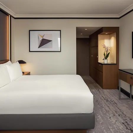 Hilton Atrium 5*