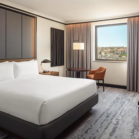 Hilton Atrium 5* プラハ