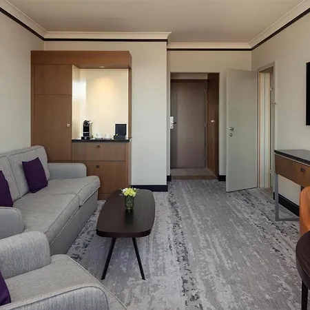ホテル Hilton Atrium 5*