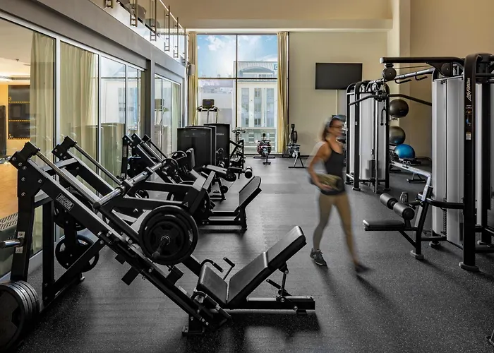 Hilton Atrium Hotell 5*