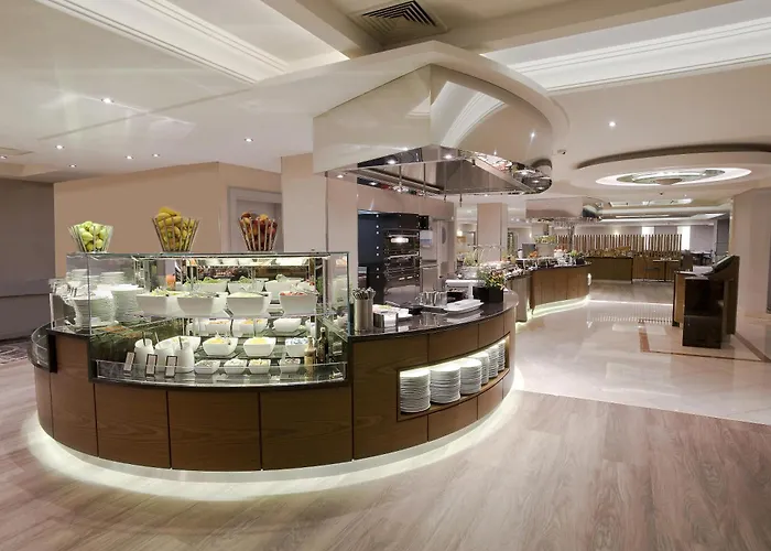 Hilton Atrium Hotell 5*