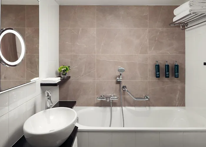 Hotell Hilton Atrium 5*