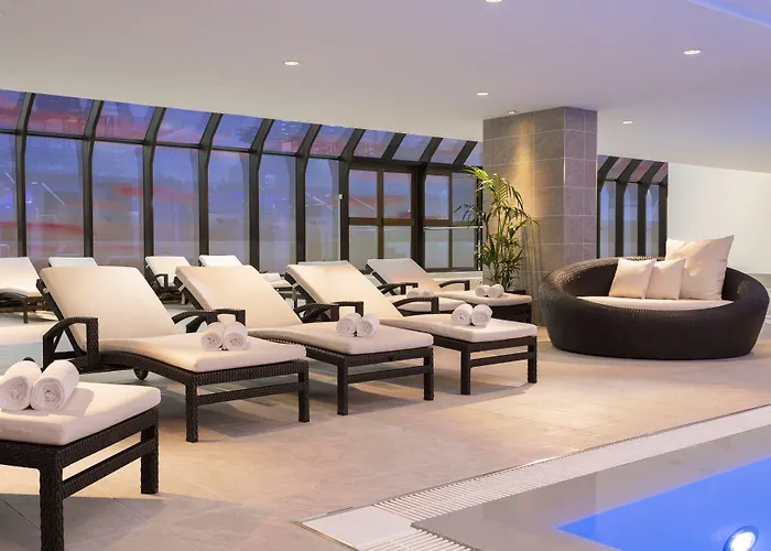 Hilton Atrium 5* פראג