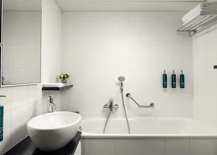מלון Hilton Atrium 5*