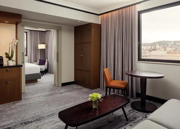 מלון Hilton Atrium