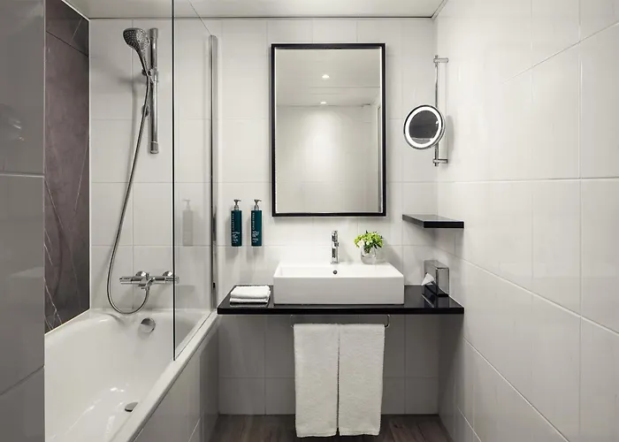 מלון Hilton Atrium 5*