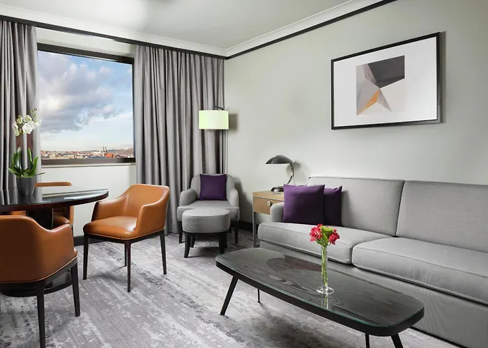 Hilton Atrium מלון 5*