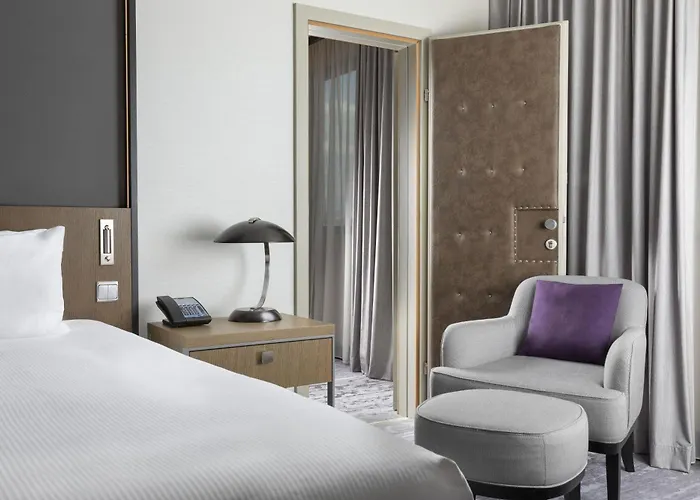 Hilton Atrium מלון