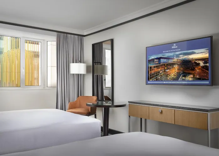 Hilton Atrium מלון 5*