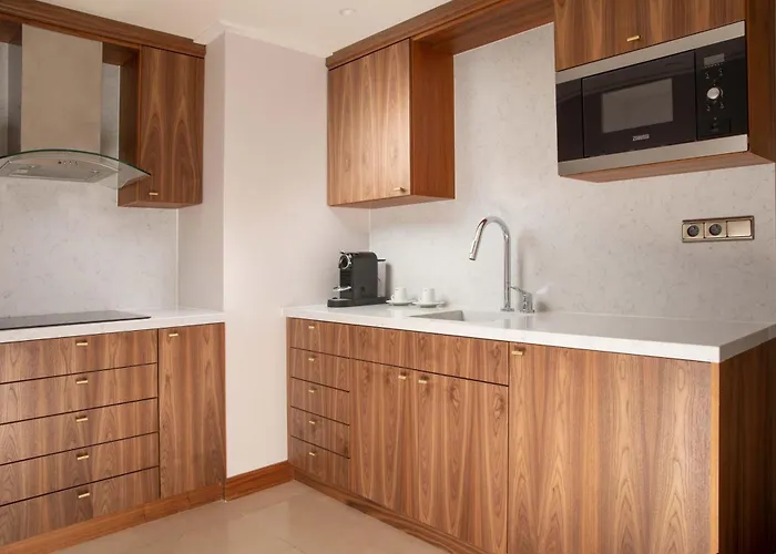 Hilton Atrium מלון 5*