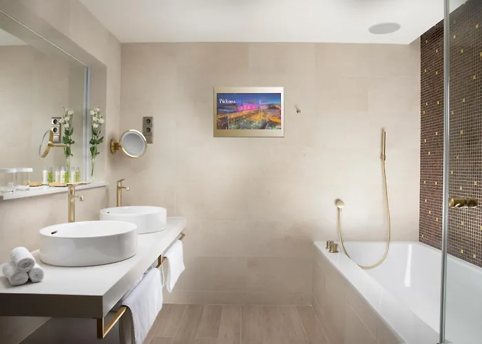 Hilton Atrium 5* פראג