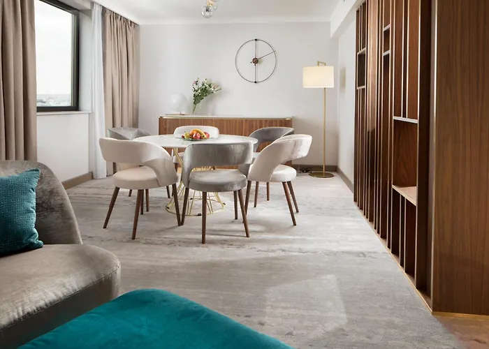 Hilton Atrium 5* פראג