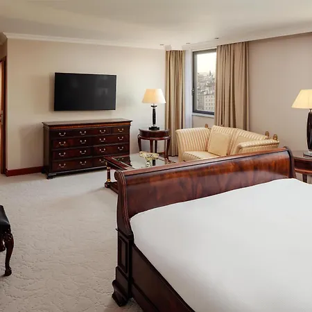 Ξενοδοχείο Hilton Atrium 5*